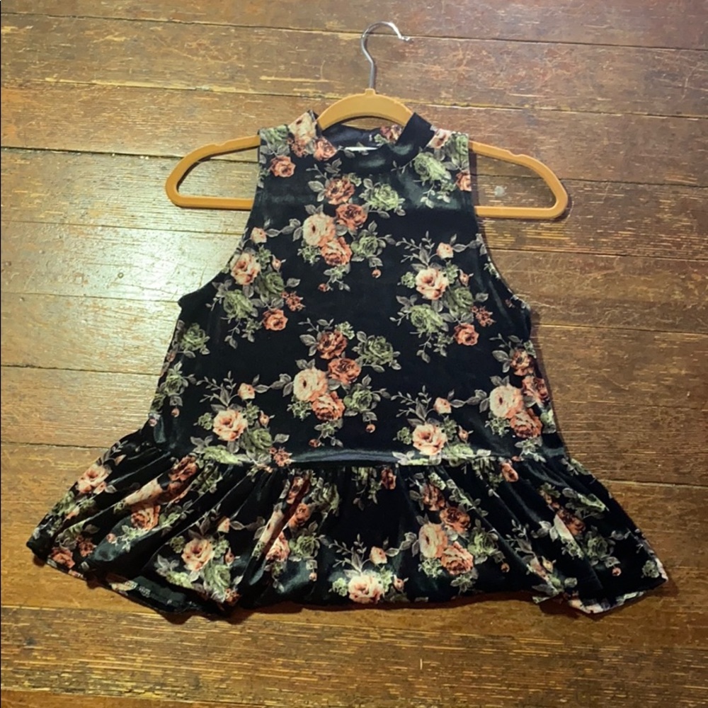 Ginger G Velvety Sleeveless Collared Top